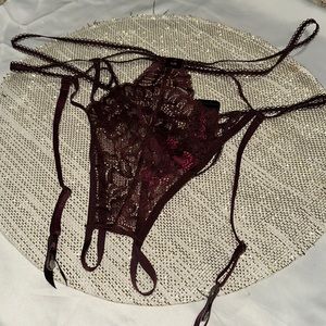 La Senza NEW Lingerie Bumless Crotchless Strappy Panty with attached Garters